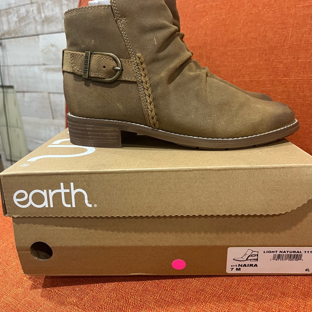 Earth Tan Ankle Boots with Buckle NIB